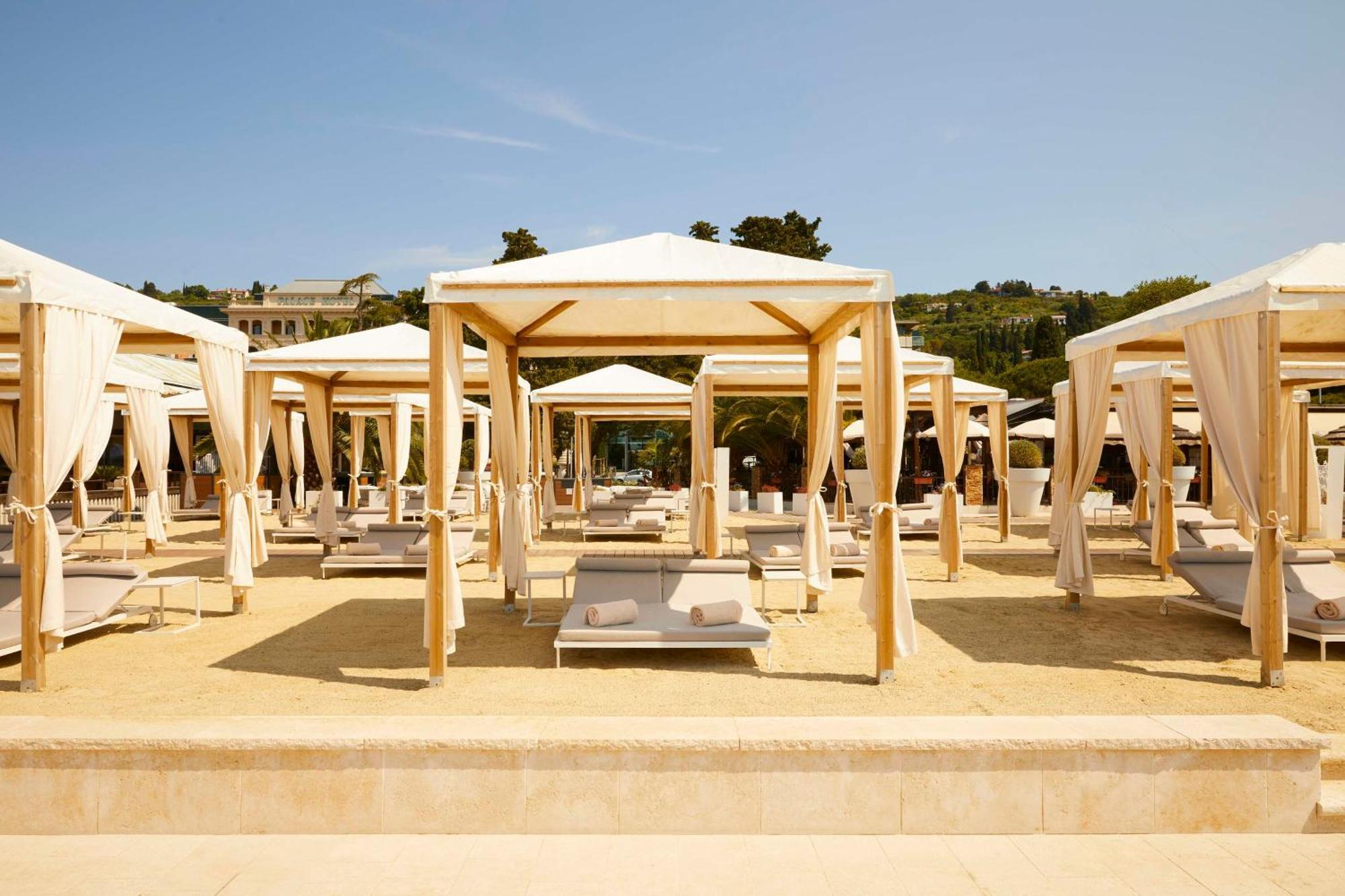 Hotel Kempinski Palace Portoroz Exterior photo Beach at the Hotel